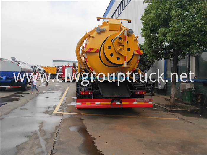 Suction Sewage Truck 2